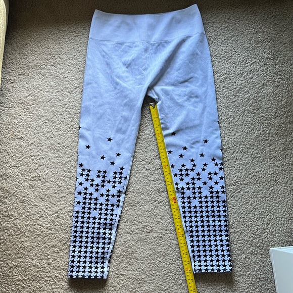 Fabletics SET High-Waisted Seamless Star Capri & Star Seamless Bra - Picture 7 of 8